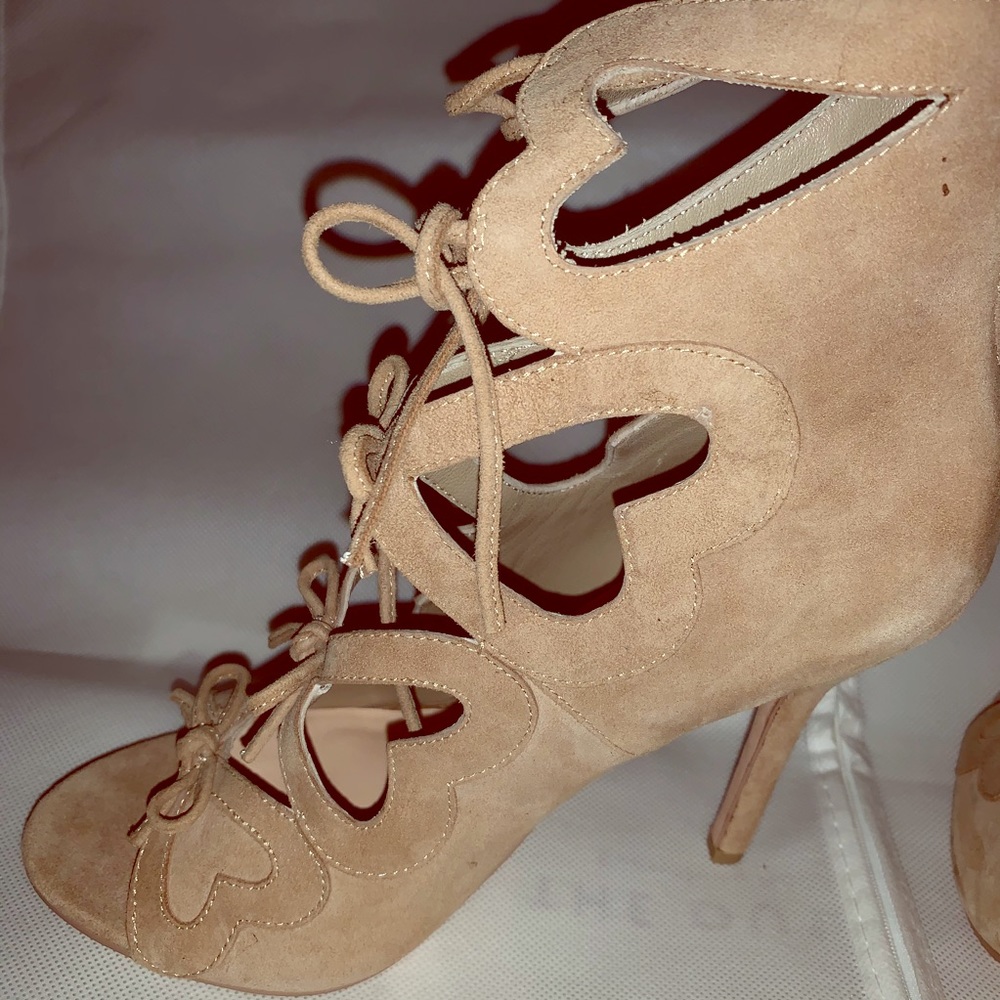 Isa Tapia heart sandals size 6.5 36.5